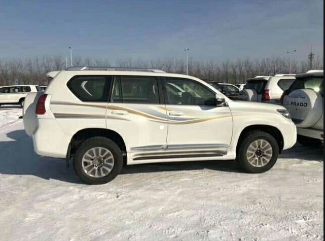 丰田霸道越野车